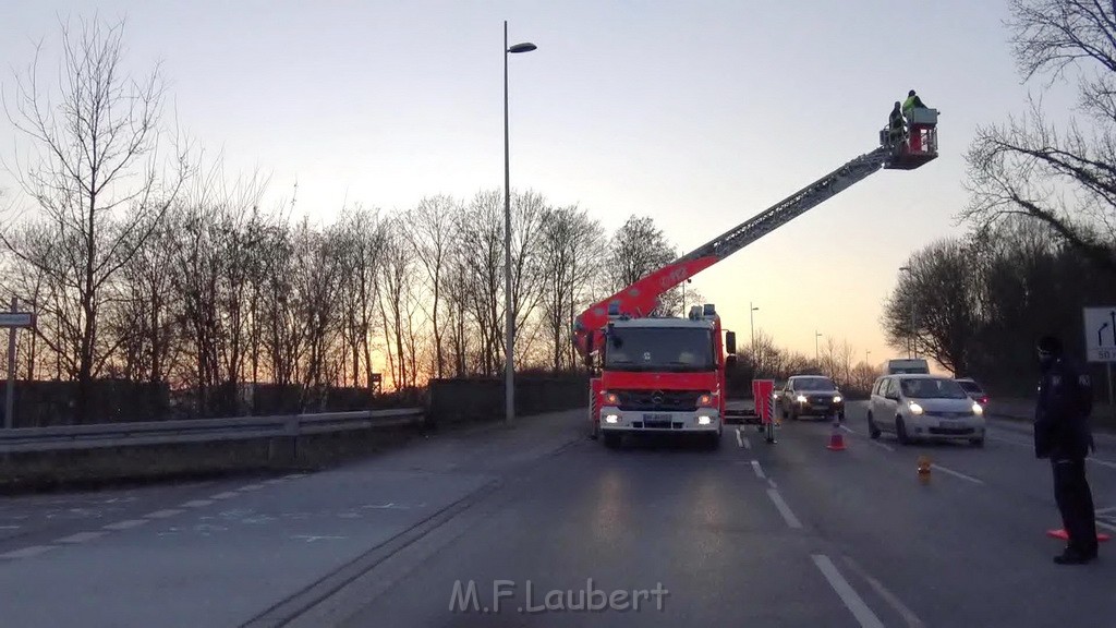 VU Pol Fussgaenger Bonn Einfahrt Bonner Polizeipraesidium TK P10.jpg